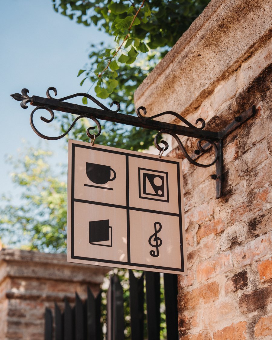 Vstup do Synagóga Café na Haulíkovej ulici v Trnave