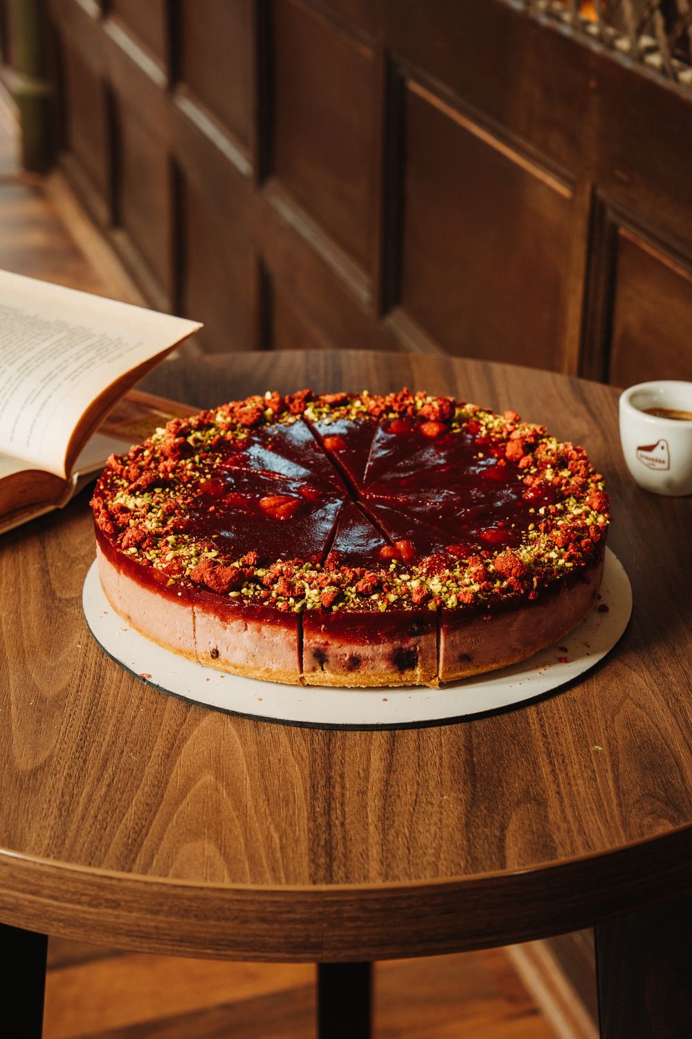 Jahodový cheesecake s pistáciami, Synagóga Café