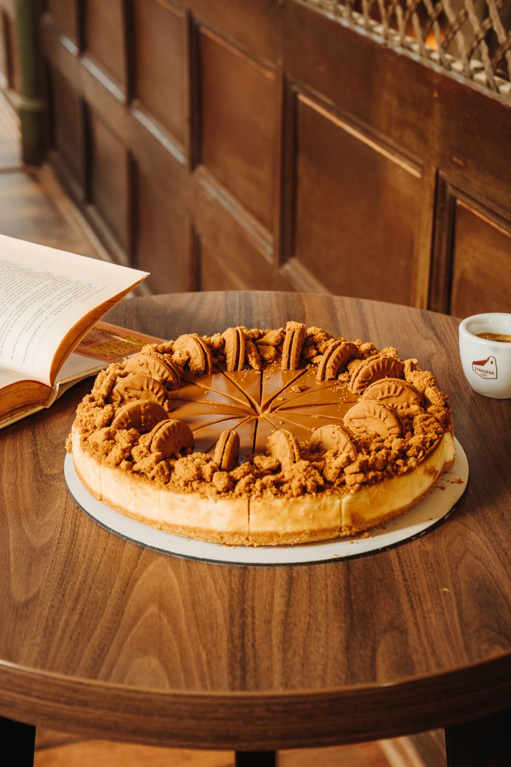 Lotus cheesecake, Synagóga Café